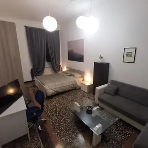 Apartment Wow - 175 Mq - Posteggio Privato - Davanti Porto Traghetti - Fino A 10 Posti Letto, Genua